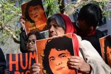 Grupo de personas manifiestan por Berta Cáceres en las puertas de la OEA 2016