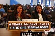 Delegation of Maldives in front of the climate clock