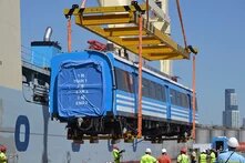 Entrega de un tren chino en el puerto de Buenos Aires, Argentina.