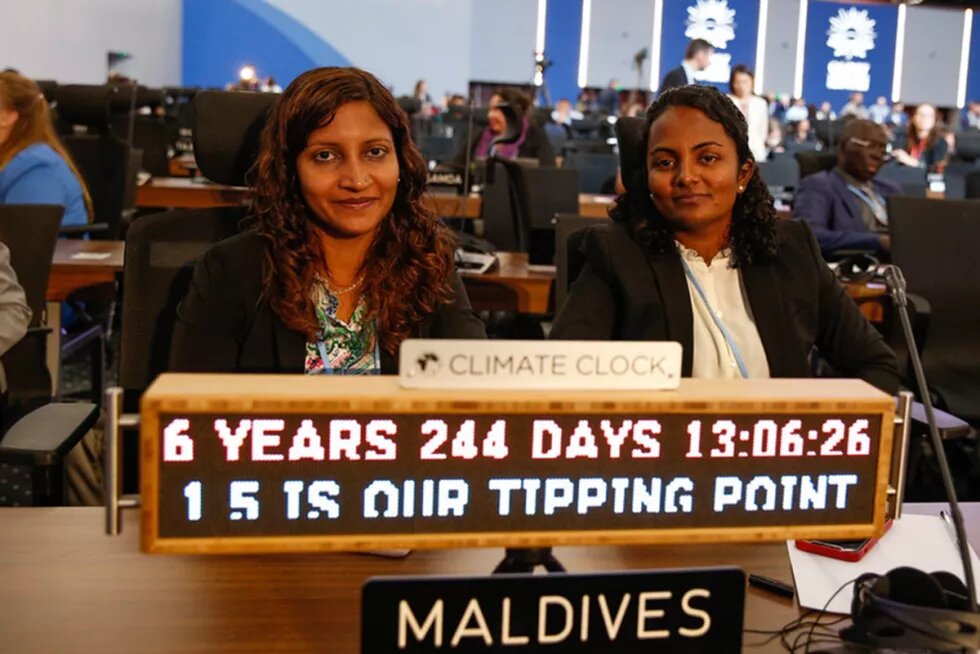 Delegation of Maldives in front of the climate clock